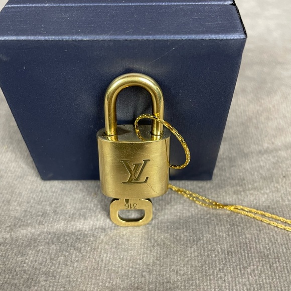 Authentic Louis Vuitton LV Signature Brass Padlock Key 14k Gold Plating Necklace - Picture 4 of 6